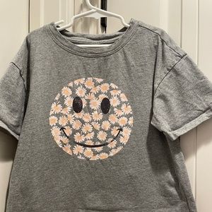 Grey smiley face cropped tee